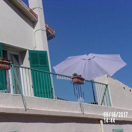 Stud Terras Ville Corniche 2 Pers Stat Gratuit Rue Modif Suivt Possib Et Accord Exclusif Marseille Bagian luar foto