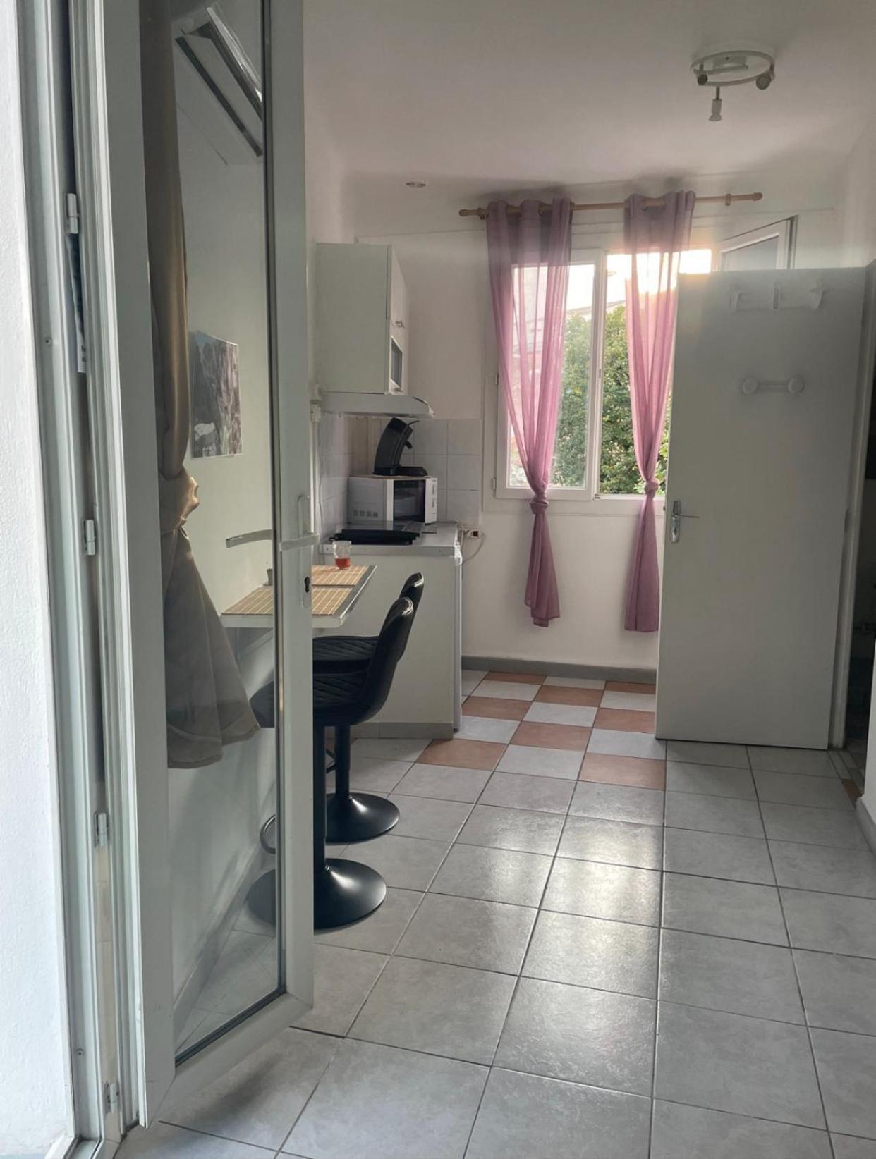 Stud Terras Ville Corniche 2 Pers Stat Gratuit Rue Modif Suivt Possib Et Accord Exclusif Marseille Bagian luar foto