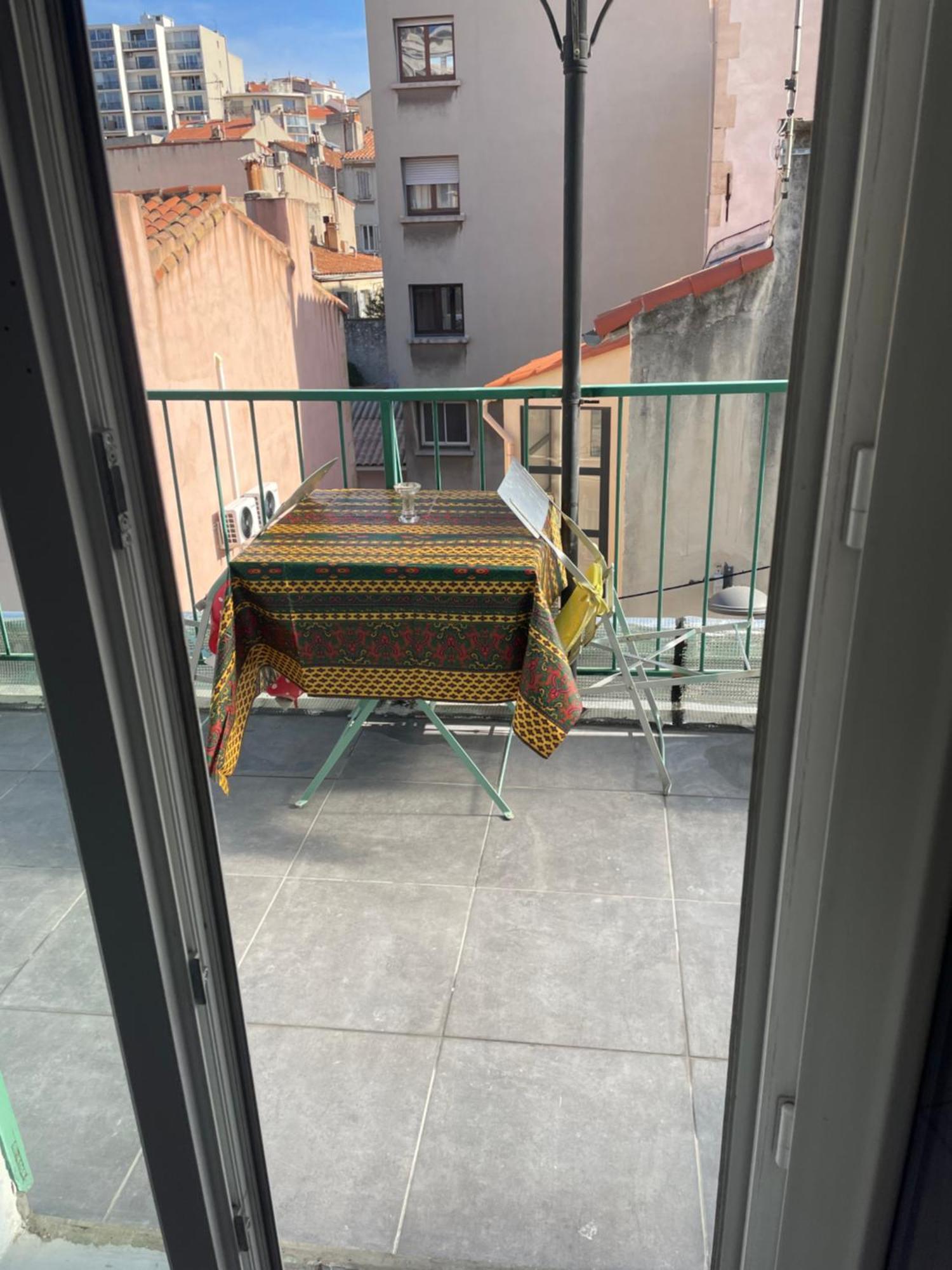 Stud Terras Ville Corniche 2 Pers Stat Gratuit Rue Modif Suivt Possib Et Accord Exclusif Marseille Bagian luar foto